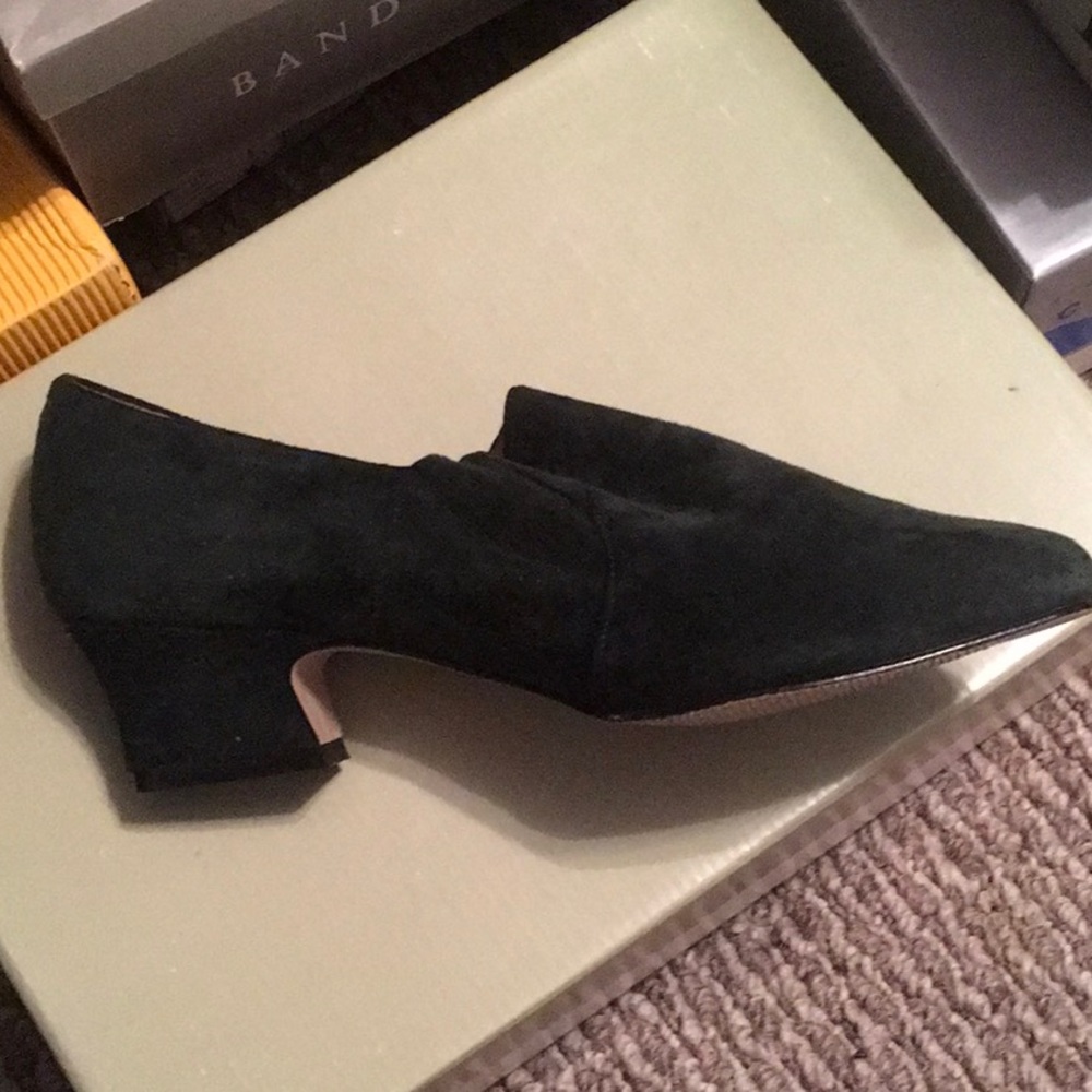 NWT, 7.5M,DarkGreen Suede loafer style1”heels,non slip bottoms,comfort footbeds